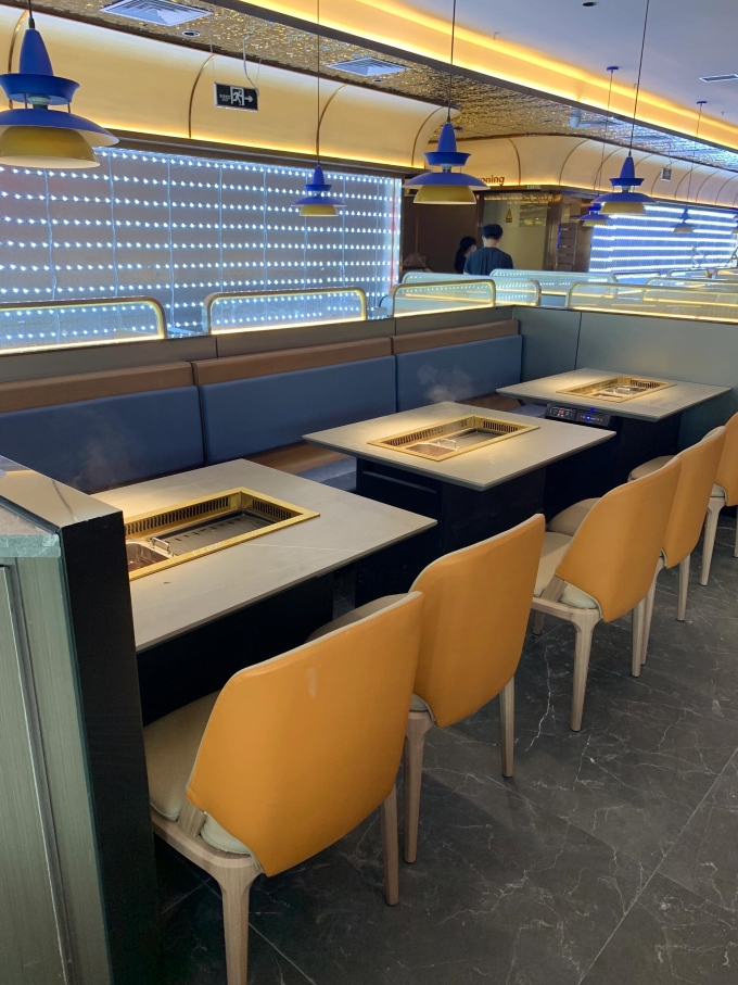 自助火鍋烤肉店無（wú）煙淨化（huà）烤涮（shuàn）一體桌