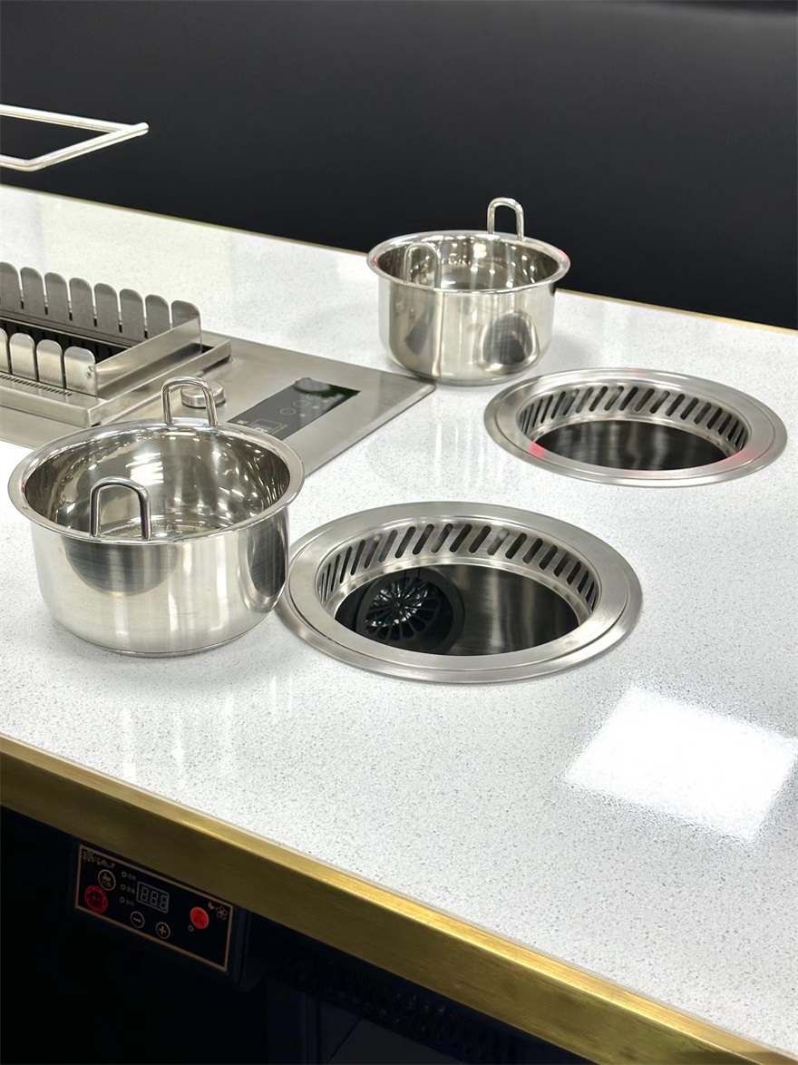 自助火鍋燒烤（kǎo）餐廳（tīng）無（wú）煙火鍋烤串一體桌