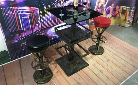 複古（gǔ）工業風鐵藝酒吧清（qīng）吧高吧台家具定（dìng）製