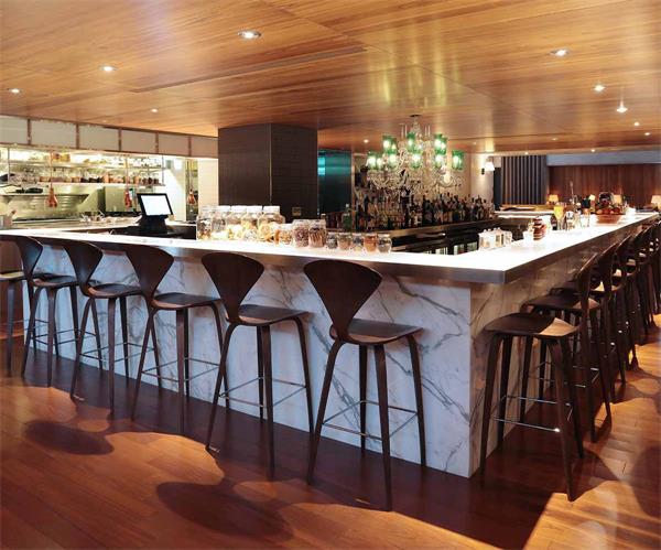 特色酒吧高腳吧椅吧台鐵藝桌椅(yǐ)家具