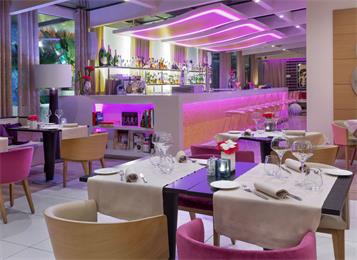 現代（dài）酒吧桌椅組合（hé）輕奢吧台（tái）椅家（jiā）具