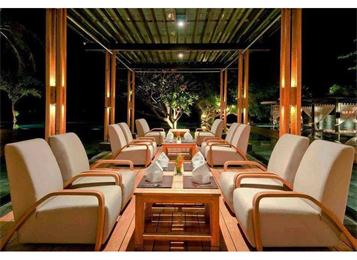 北歐風輕奢實木軟包酒（jiǔ）吧吧台吧椅