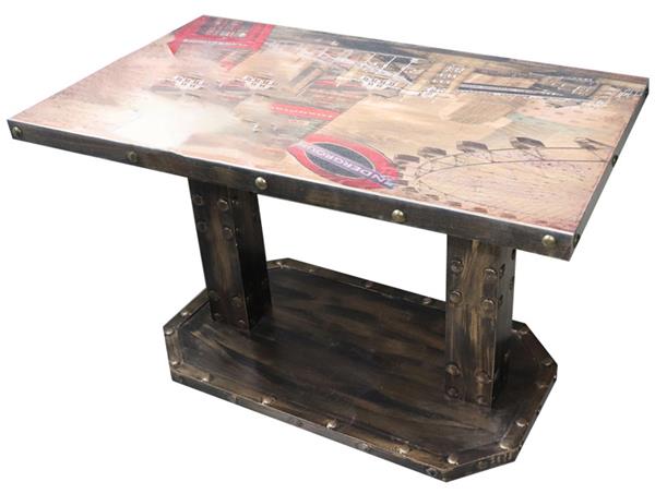 西餐廳主題工業風方（fāng）餐（cān）桌_仿古實木銅釘鐵皮（pí）包邊_定製桌麵印（yìn）花餐桌