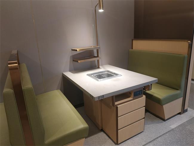 海底撈無煙火鍋桌椅_大理石不鏽鋼無煙火鍋桌正麵展示