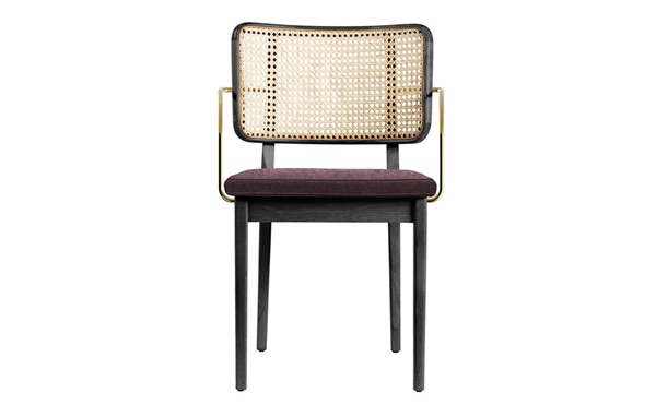 創意西餐廳實木輕奢帶扶手（shǒu）餐椅