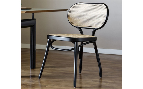 西餐廳（tīng）咖啡廳現代創意休閑（xián）實木（mù）靠背（bèi）藤編椅