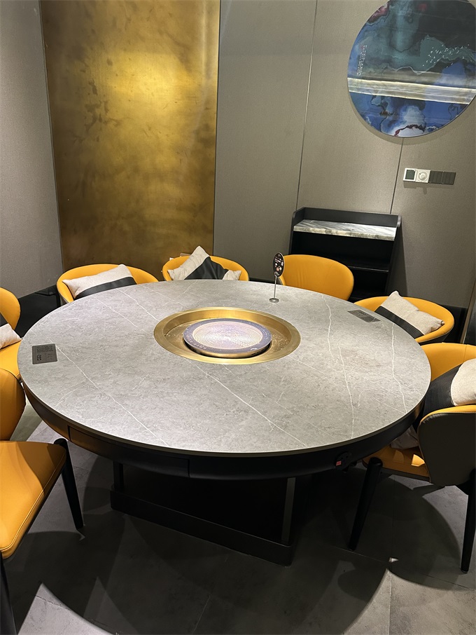 湊湊火鍋店圓形火鍋桌（zhuō）
