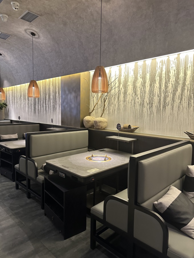 湊（còu）湊火鍋店家具