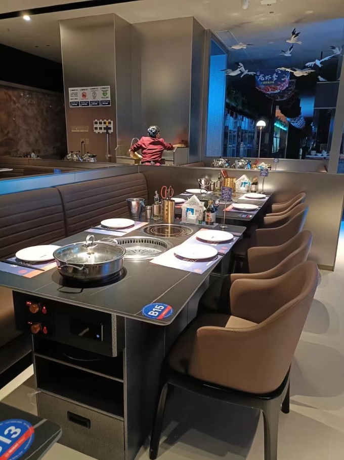 火（huǒ）鍋無煙烤肉烤涮一體餐桌