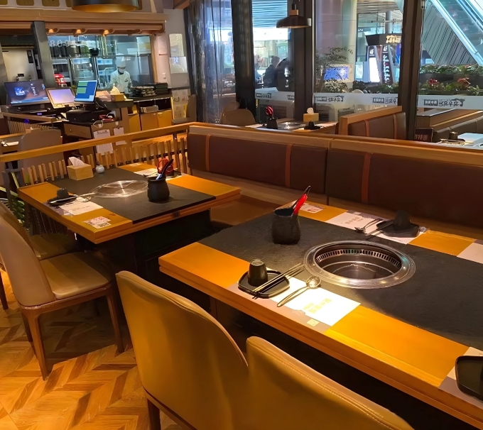 烤肉店炭(tàn)火烤肉桌