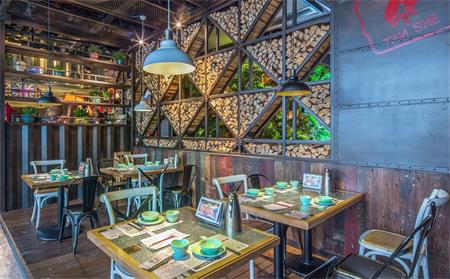 餐（cān）廳桌椅（yǐ）