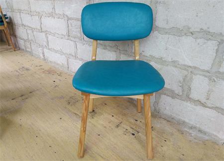 餐（cān）廳椅（yǐ）子