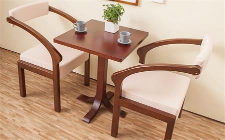 西餐桌餐具擺（bǎi）放