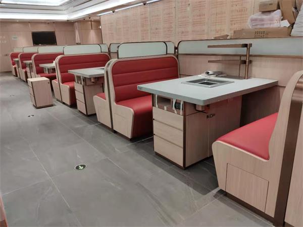 海底（dǐ）撈火鍋餐（cān）桌