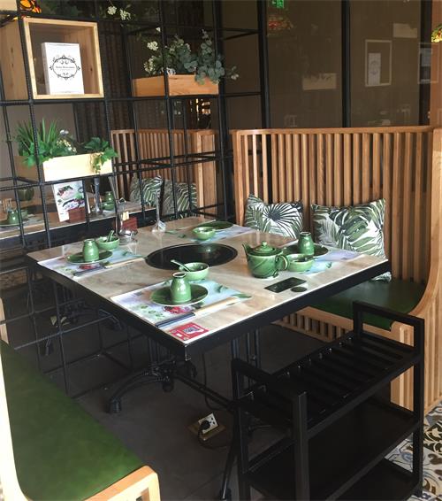 椰子（zǐ）雞火鍋桌椅