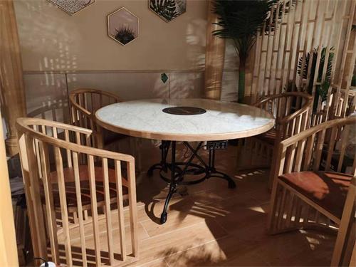 椰（yē）子雞火鍋桌椅