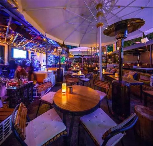 酒吧桌(zhuō)椅家具組合