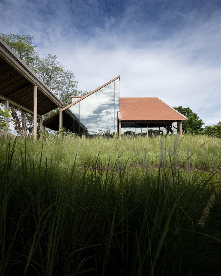 咖啡館空間設(shè)計效果圖