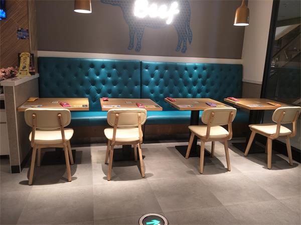 豪客來（lái）餐廳桌（zhuō）椅