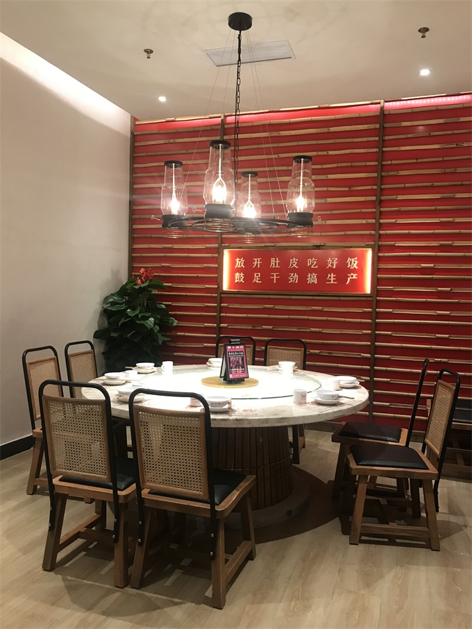 包（bāo）間大理石時尚圓餐桌