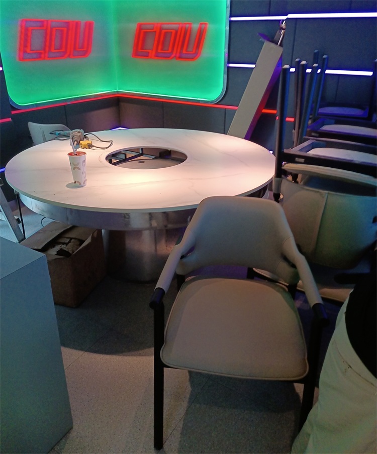 湊湊火鍋店包房大理（lǐ）石圓形火鍋桌