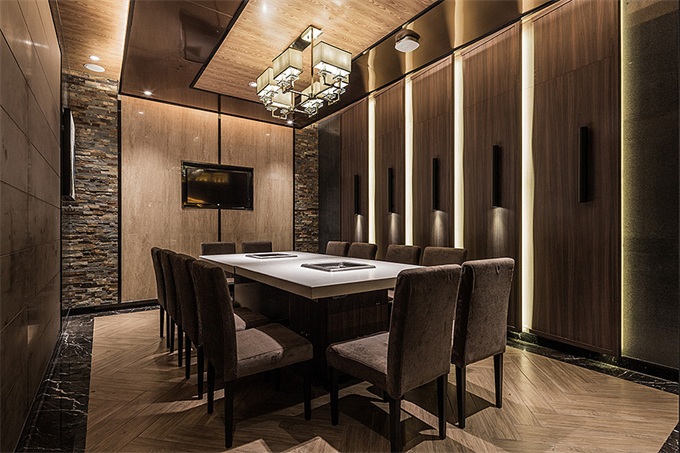 火鍋店現（xiàn）代（dài）簡約（yuē）風格空間裝修設（shè）計