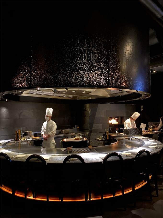 橢（tuǒ）圓形鐵板燒桌子