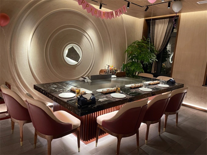 日式鐵板（bǎn）燒餐桌