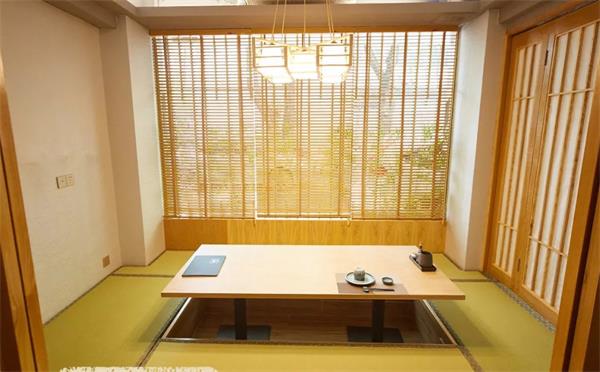 日本（běn）料理店桌椅