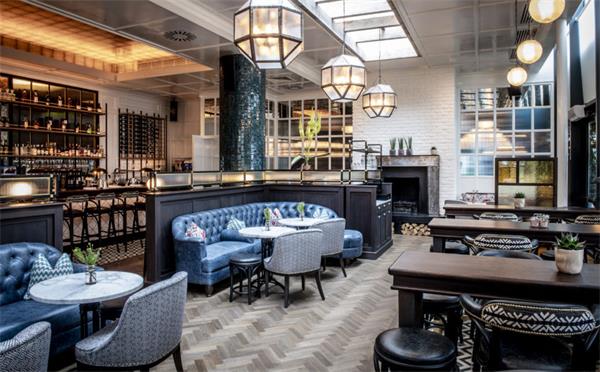 酒（jiǔ）吧桌（zhuō）椅