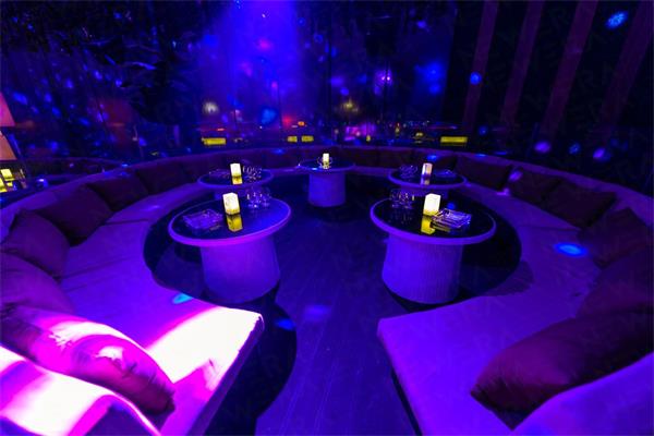 酒（jiǔ）吧家具