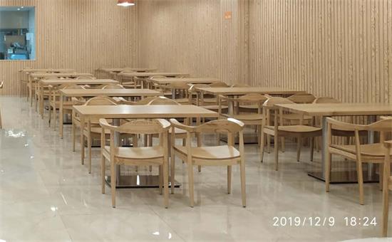 餐廳（tīng）桌椅