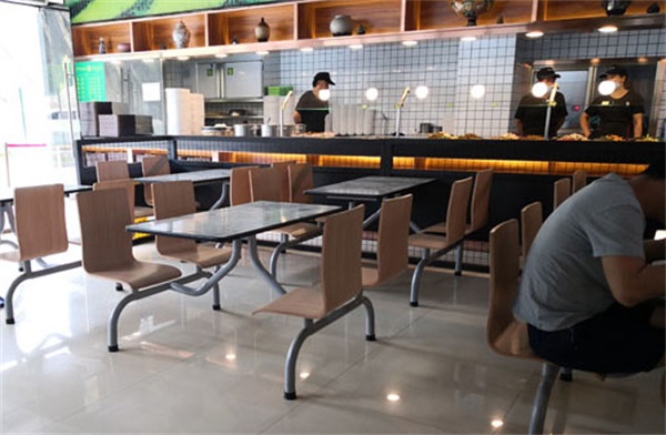 2022新款連體食（shí）堂餐桌椅