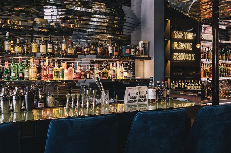 酒(jiǔ)吧空間設計效果圖